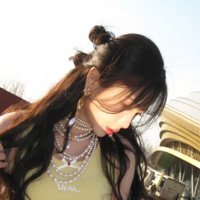 公寓里的两个女人